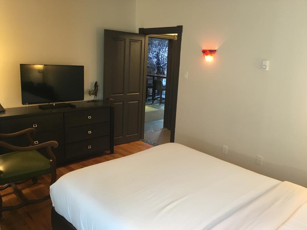 Hotel Epik Montreal Ngoại thất bức ảnh