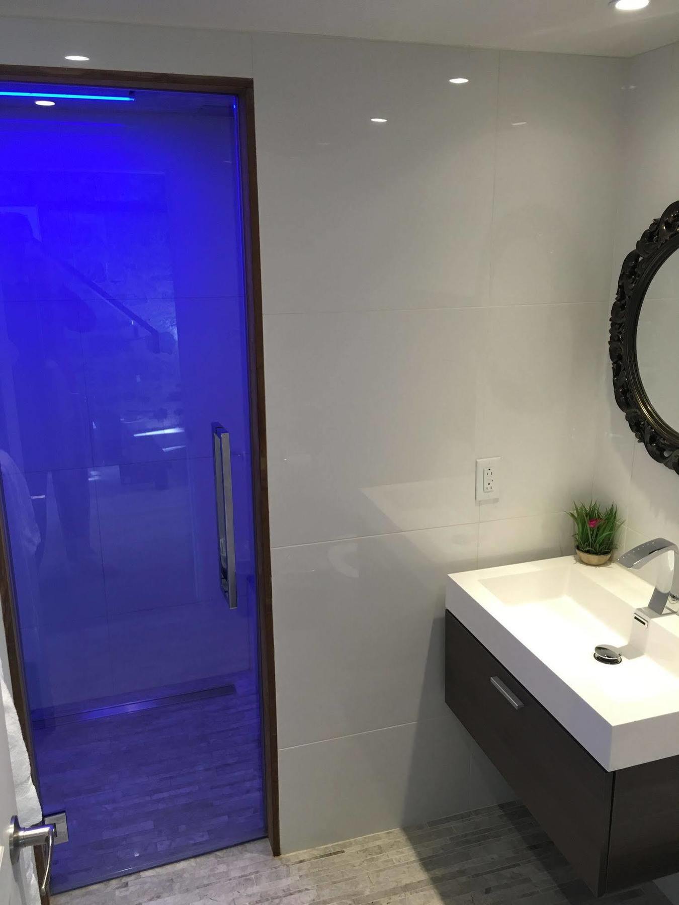 Hotel Epik Montreal Ngoại thất bức ảnh