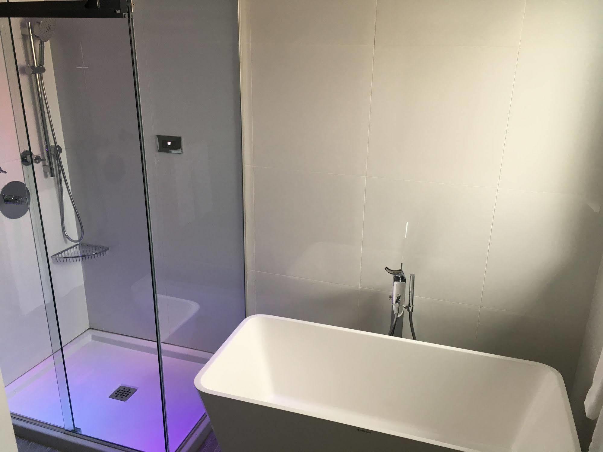 Hotel Epik Montreal Ngoại thất bức ảnh
