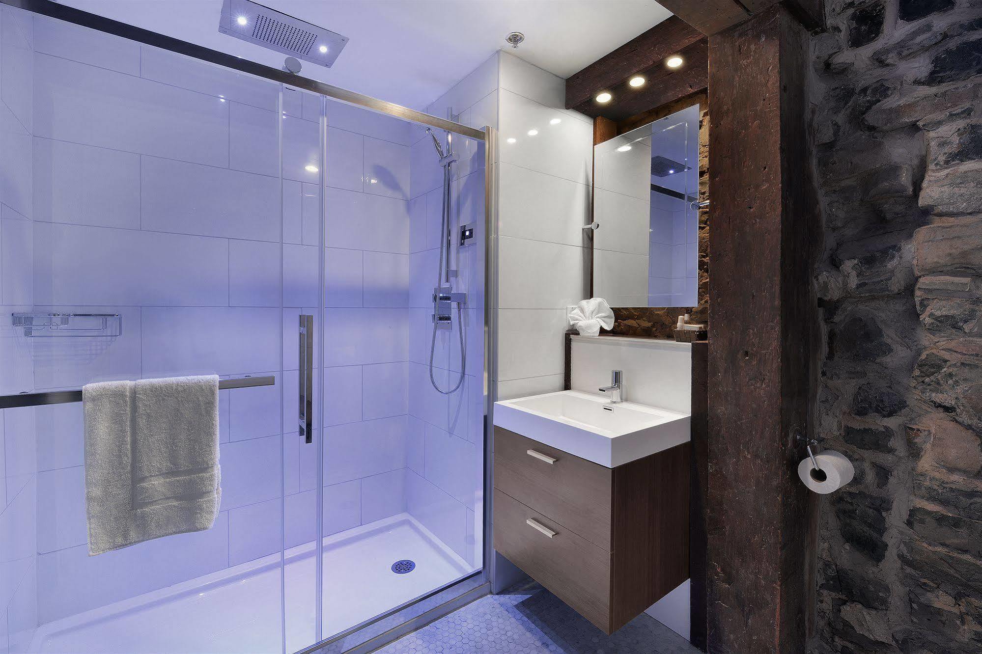 Hotel Epik Montreal Ngoại thất bức ảnh